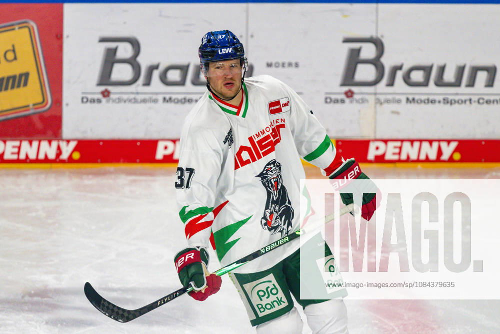 Kyle Wood (Augsburger Panther, 37) beim Aufwaermen. Krefeld Pinguine vs. Augsburger Panther, Eishockey, Penny DEL, 08. Spieltag, Saison 2026 2027, 11.10.2026 Krefeld Pinguine vs. Augsburger Panther, Eishockey, Penny DEL, 08. Spieltag, Saison 2026 2027, 11.10.2026 Krefeld