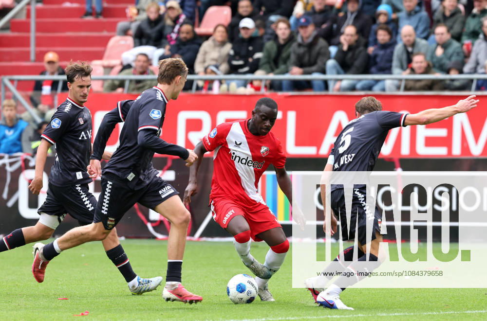 UTRECHT - FC Utrecht forward Yoan Cathline during the Vriendenloterij Eredivisie match between FC Utrecht and Willem II at Stadion Galgenwaard on 11 October 2026 in Utrecht, the Netherlands. PETER LOUS EYE4IMAGES DeFodi Images -