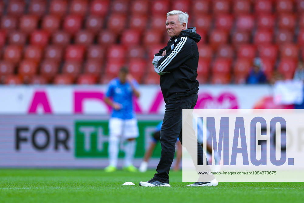 GC Zürich gegen BSC Young Boys Brack Super League 11. Oktober 2026 Olaf Janßen (Cheftrainer, Grasshopper Club Zürich) im Spiel der Brack Super League zwischen dem Grasshopper Club Zürich (GCZ) und dem BSC Young Boys (YB) am 11. Oktober 2026 im Stadion Letzigrund in Zürich, Schweiz. Zürich Stadion Letzigrund Zürich Schweiz
