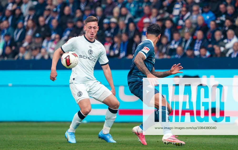 Deutschland: Fussball 2.Bundesliga 2026 2027, 7. Spieltag - VfL Bochum vs Arminia Bielefeld - Vonovia Ruhrstadion (Bochum): im Zweikampf Marius Wörl Marius Woerl (Arminia Bielefeld, 38) Sean Klaiber (VfL Bochum, 2)