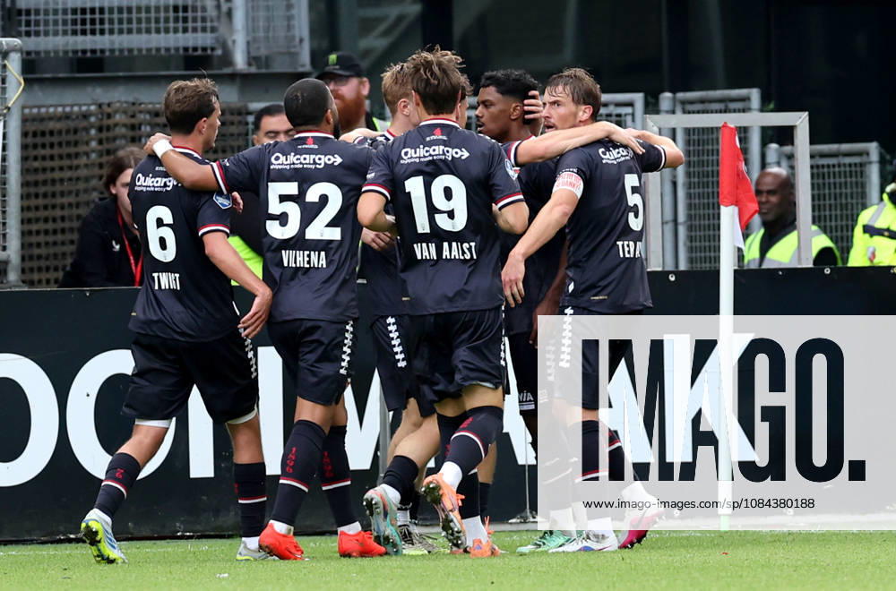 UTRECHT - Willem II forward Jaden Slory celebrates the goal with teammates during the Vriendenloterij Eredivisie match between FC Utrecht and Willem II in Stadion Galgenwaard on 11 October 2026 in Utrecht, Nederland. PETER LOUS EYE4IMAGES DeFodi Images -