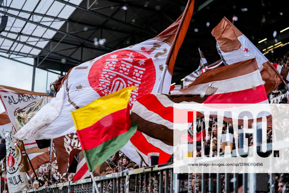 Deutschland: Fußball 2. Bundesliga 2026 27, 7. Spieltag FC St. Pauli vs Karlsruher SC Millerntor-Stadion (Hamburg St. Pauli): Fans, Stimmung, Fahnen