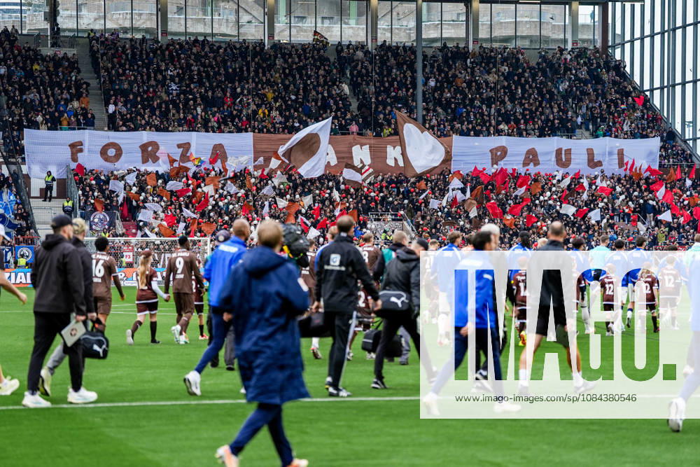 Deutschland: Fußball 2. Bundesliga 2026 27, 7. Spieltag FC St. Pauli vs Karlsruher SC Millerntor-Stadion (Hamburg St. Pauli): Fans, Stimmung, Fahnen
