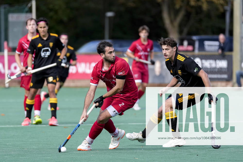 V.li.: Facundo Julio Zarate (TSVMH, 2), Alec von Schwerin (HTHC, 10), Zweikampf, Spielszene, Duell, duel, tackle, tackling, Dynamik, Action, Aktion, 11.10.2026, Mannheim (Deutschland), Hockey, 1. Bundesliga, Herren, TSV Mannheim - Harvestehuder THC