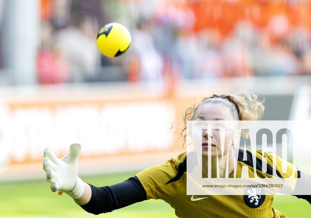 ZEIST - Daniëlle de Jong during a training session of the Dutch women s football team in preparation for the World Cup qualifying match against Hungary. SANDER KONING ANP ANPxSportx IVx 572121792 originalFilename: 572121792