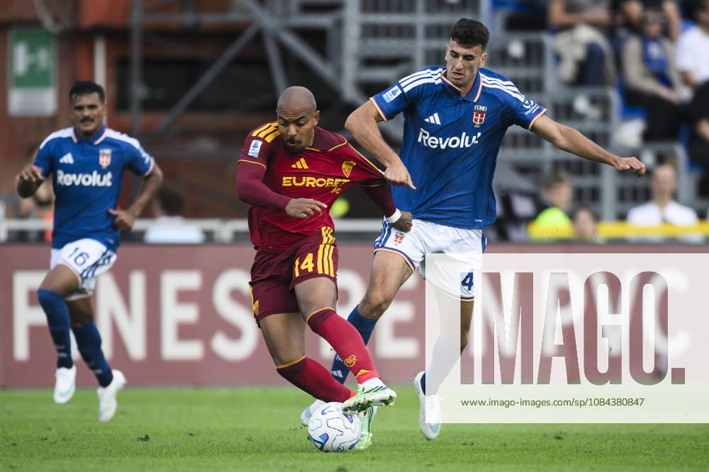 Como 1907 v AS Roma - Serie A Donyell Malen of AS Roma competes for the ball with Jacobo Ramon of Como 1907 during the Serie A football match between Como 1907 and AS Roma. Como Italy