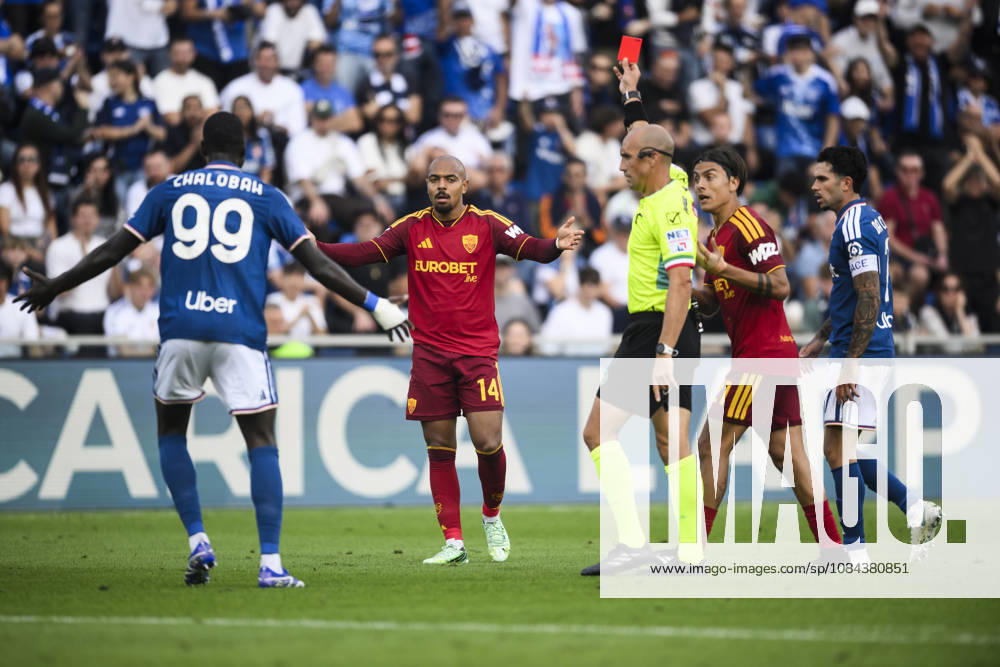 Como 1907 v AS Roma - Serie A Donyell Malen of AS Roma reacts as the referee Michael Fabbri shows the red card to him during the Serie A football match between Como 1907 and AS Roma. Como Italy