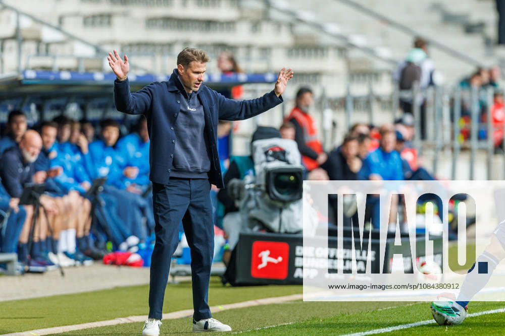 Trainer Oliver Kirch (DSC Arminia Bielefeld) gestikuliert, Gestik waehrend des Spiels der 2. Bundesliga zwischen VfL Bochum und Arminia Bielefeld, Ruhrstadion am 11. October 2026 in Bochum, Deutschland. (Foto von Mario Hommes DeFodi Images) +++ Trainer Oliver Kirch (DSC Arminia Bielefeld) gestures during the 2nd Bundesliga match between VfL Bochum and Arminia Bielefeld at Vonovia Ruhrstadion on October 11, 2026 in Bochum, Germany. (Photo by Mario Hommes DeFodi Images) DFB DFL REGULATIONS PROHIBIT ANY USE OF PHOTOGRAPHS AS IMAGE SEQUENCES AND OR QUASI-VIDEO. (Photo by Mario Hommes DeFodi Images) -