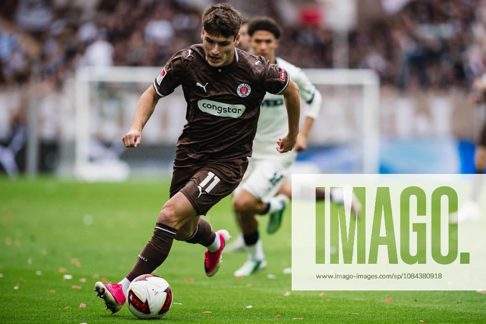 2. Bundesliga: FC St. Pauli vs. Karlsruher SC, 11.10.2026 Arkadiusz Pyrka (FC St. Pauli, 11); Fußball, 2. Bundesliga, 7. Spieltag: FC St. Pauli vs. Karlsruher SC am 11.10.2026 im Millerntor-Stadion, Hamburg DFL REGULATIONS PROHIBIT ANY USE OF PHOTOGRAPHS AS IMAGE SEQUENCES AND OR QUASI-VIDEO.