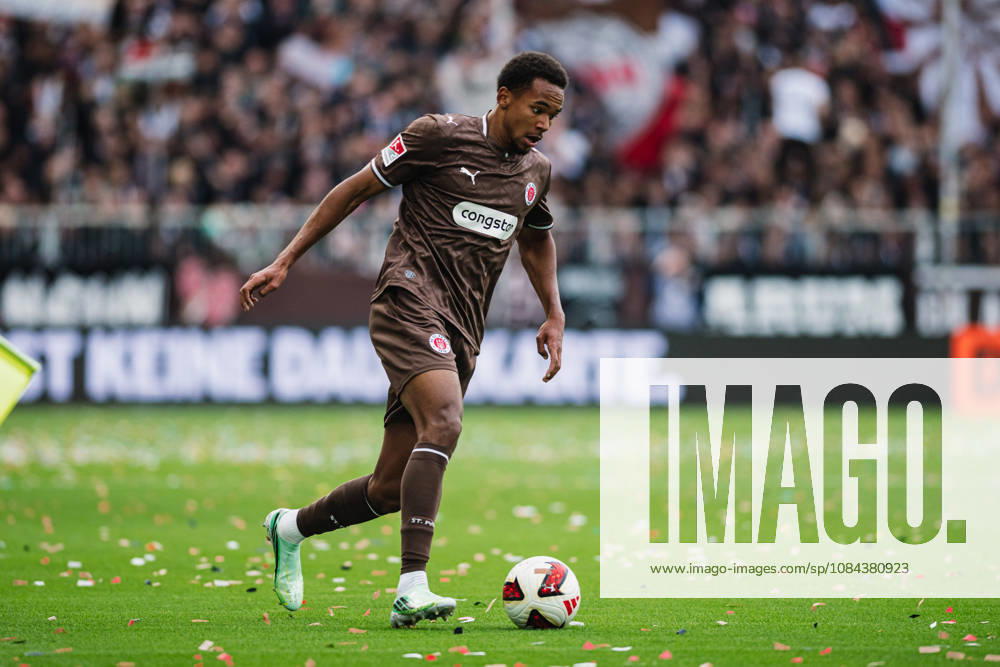 2. Bundesliga: FC St. Pauli vs. Karlsruher SC, 11.10.2026 Youssoupha Niang (FC St. Pauli, 7); Fußball, 2. Bundesliga, 7. Spieltag: FC St. Pauli vs. Karlsruher SC am 11.10.2026 im Millerntor-Stadion, Hamburg DFL REGULATIONS PROHIBIT ANY USE OF PHOTOGRAPHS AS IMAGE SEQUENCES AND OR QUASI-VIDEO.