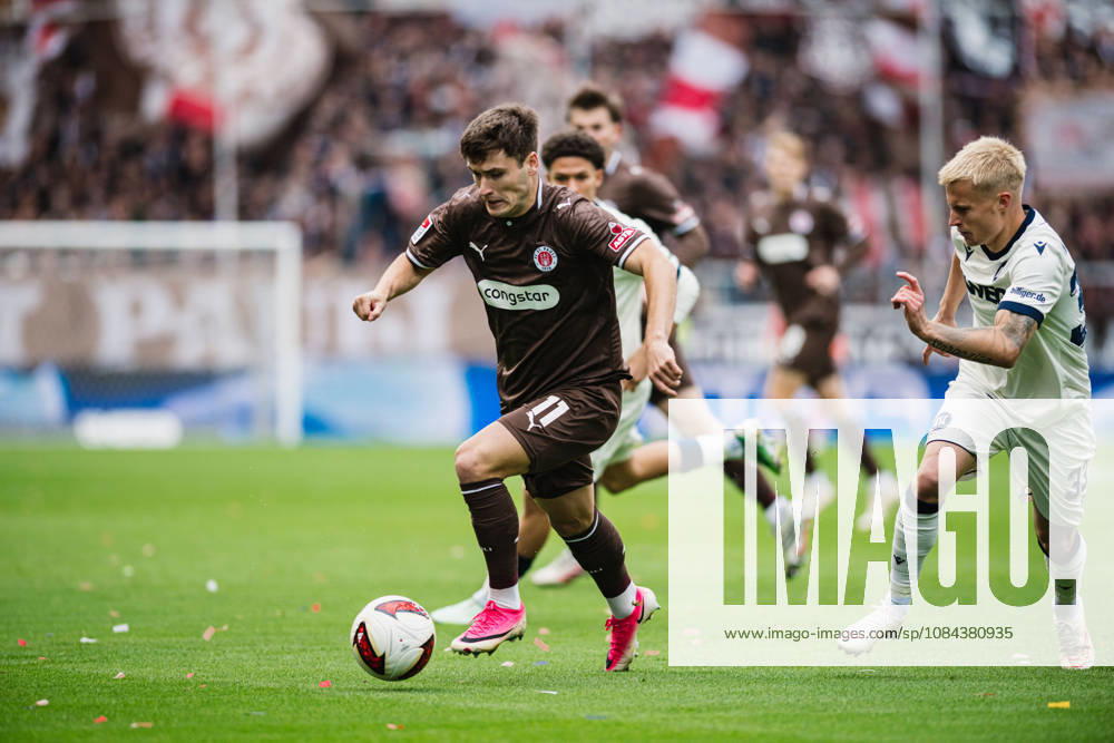 2. Bundesliga: FC St. Pauli vs. Karlsruher SC, 11.10.2026 Arkadiusz Pyrka (FC St. Pauli, 11); Fußball, 2. Bundesliga, 7. Spieltag: FC St. Pauli vs. Karlsruher SC am 11.10.2026 im Millerntor-Stadion, Hamburg DFL REGULATIONS PROHIBIT ANY USE OF PHOTOGRAPHS AS IMAGE SEQUENCES AND OR QUASI-VIDEO.