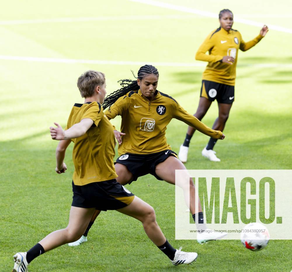 ZEIST - Isa Kardinaal and Esmee Brugts during a training session of the Dutch women s football team in preparation for the World Cup qualifying match against Hungary. SANDER KONING ANP ANPxSportx IVx 572121774 originalFilename: 572121774