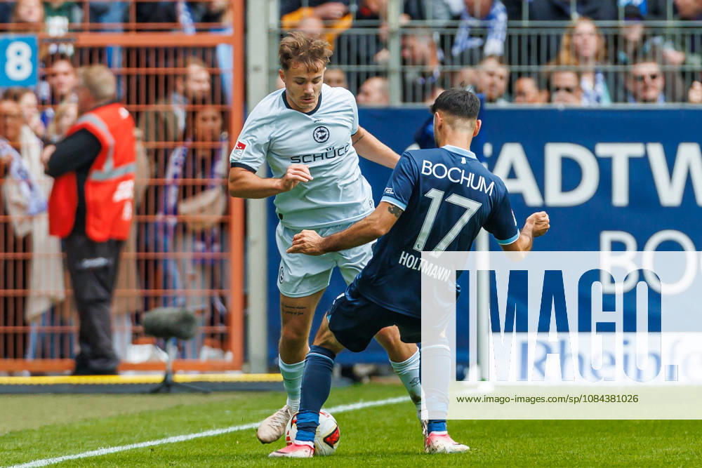Felix Hagmann (DSC Arminia Bielefeld) und Gerrit Holtmann (VfL Bochum) im Zweikampf waehrend des Spiels der 2. Bundesliga zwischen VfL Bochum und Arminia Bielefeld, Ruhrstadion am 11. October 2026 in Bochum, Deutschland. (Foto von Mario Hommes DeFodi Images) +++ Felix Hagmann (DSC Arminia Bielefeld) und Gerrit Holtmann (VfL Bochum) battle for the ball during the 2nd Bundesliga match between VfL Bochum and Arminia Bielefeld at Vonovia Ruhrstadion on October 11, 2026 in Bochum, Germany. (Photo by Mario Hommes DeFodi Images) DFB DFL REGULATIONS PROHIBIT ANY USE OF PHOTOGRAPHS AS IMAGE SEQUENCES AND OR QUASI-VIDEO. (Photo by Mario Hommes DeFodi Images) -