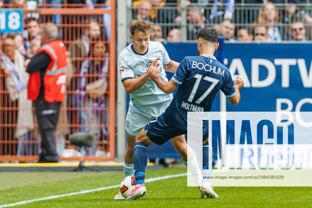 Felix Hagmann (DSC Arminia Bielefeld) und Gerrit Holtmann (VfL Bochum) im Zweikampf waehrend des Spiels der 2. Bundesliga zwischen VfL Bochum und Arminia Bielefeld, Ruhrstadion am 11. October 2026 in Bochum, Deutschland. (Foto von Mario Hommes DeFodi Images) +++ Felix Hagmann (DSC Arminia Bielefeld) und Gerrit Holtmann (VfL Bochum) battle for the ball during the 2nd Bundesliga match between VfL Bochum and Arminia Bielefeld at Vonovia Ruhrstadion on October 11, 2026 in Bochum, Germany. (Photo by Mario Hommes DeFodi Images) DFB DFL REGULATIONS PROHIBIT ANY USE OF PHOTOGRAPHS AS IMAGE SEQUENCES AND OR QUASI-VIDEO. (Photo by Mario Hommes DeFodi Images) -