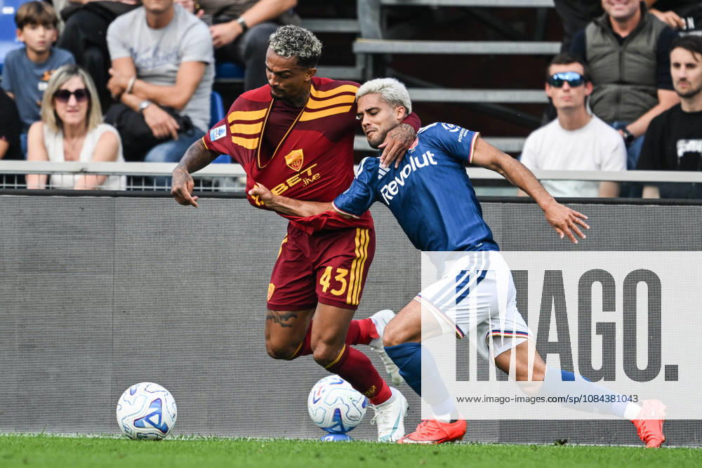 Yan Couto of Como Calcio fights for the ball with Wesley AS Roma during the Serie A soccer match between Como Calcio and AS Roma at the Giuseppe Sinigaglia stadium in Como, north Italy - October 11, 2026 - Soccer.