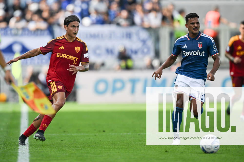 Pierluigi Gollini of AS Roma in action during the Serie A soccer match between Como Calcio and AS Roma at the Giuseppe Sinigaglia stadium in Como, north Italy - October 11, 2026 - Soccer.