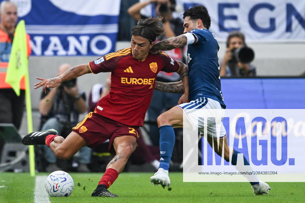Maxence Caqueret of Como Calcio fights for the ball with Paulo Dybala AS Roma during the Serie A soccer match between Como Calcio and AS Roma at the Giuseppe Sinigaglia stadium in Como, north Italy - October 11, 2026 - Soccer.