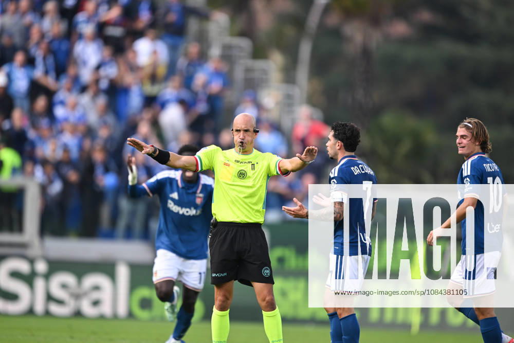 Referee Michael Fabbri seen the Serie A soccer match between Como Calcio and AS Roma at the Giuseppe Sinigaglia stadium in Como, north Italy - October 11, 2026 - Soccer.