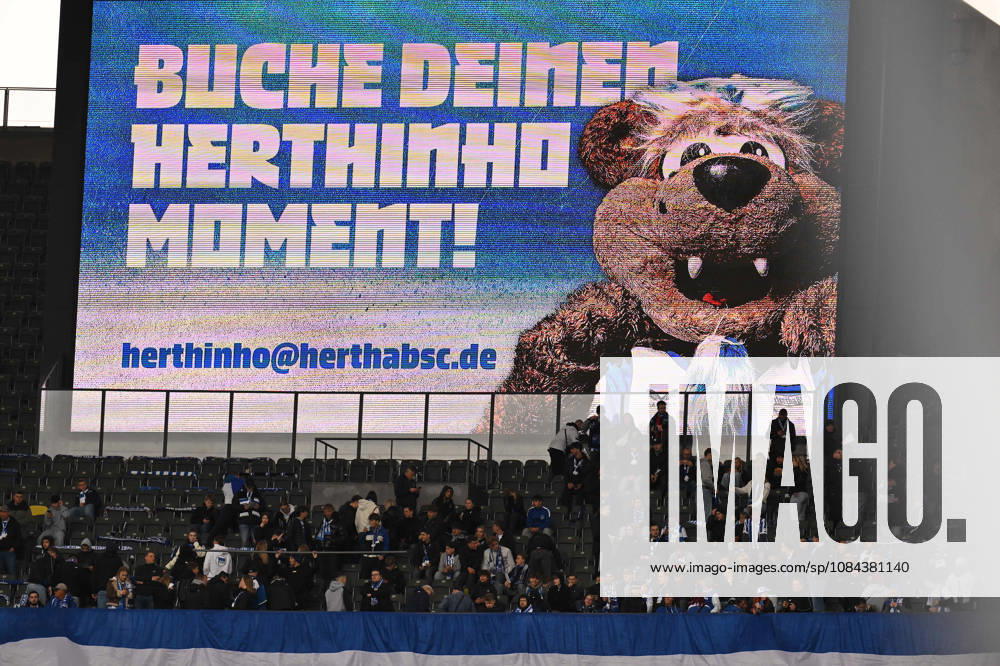 Fussball - Saison 2026 2027 - 2. Fussball - Bundesliga - 07. Spieltag: Hertha BSC Berlin - SpVgg Greuther Fürth ( Kleeblatt ) - Sportfoto Zink - - DFL regulations prohibit any use of photographs as image sequences and or quasi-video - only for editorial use - Impression - Maskottchen auf Anzeigetafel