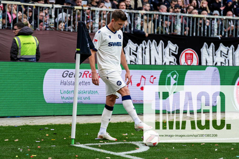 Deutschland: Fußball 2. Bundesliga 2026 27, 7. Spieltag FC St. Pauli vs Karlsruher SC Millerntor-Stadion (Hamburg St. Pauli): Marvin Wanitzek (Karlsruher SC, 10), Ecke