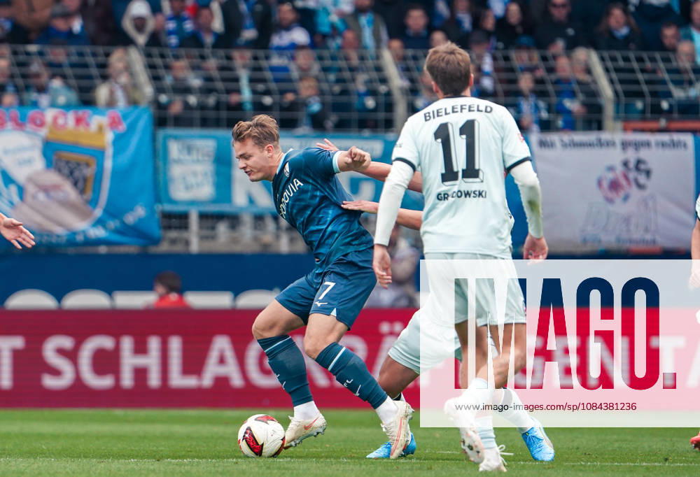 Deutschland: Fussball 2.Bundesliga 2026 2027, 7. Spieltag - VfL Bochum vs Arminia Bielefeld - Vonovia Ruhrstadion (Bochum): im Zweikampf Christian Rasmussen (VfL Bochum, 7) Marius Wörl Marius Woerl (Arminia Bielefeld, 38)