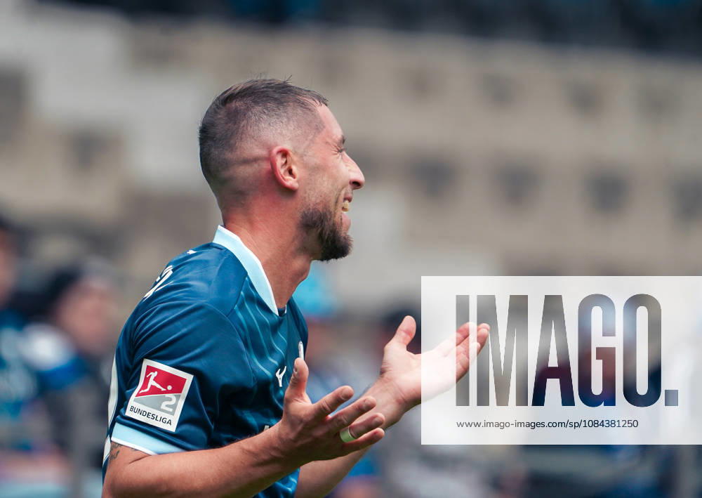 Deutschland: Fussball 2.Bundesliga 2026 2027, 7. Spieltag - VfL Bochum vs Arminia Bielefeld - Vonovia Ruhrstadion (Bochum): Geste, Gestik, Emotion Maximilian Wittek (VfL Bochum, 32)