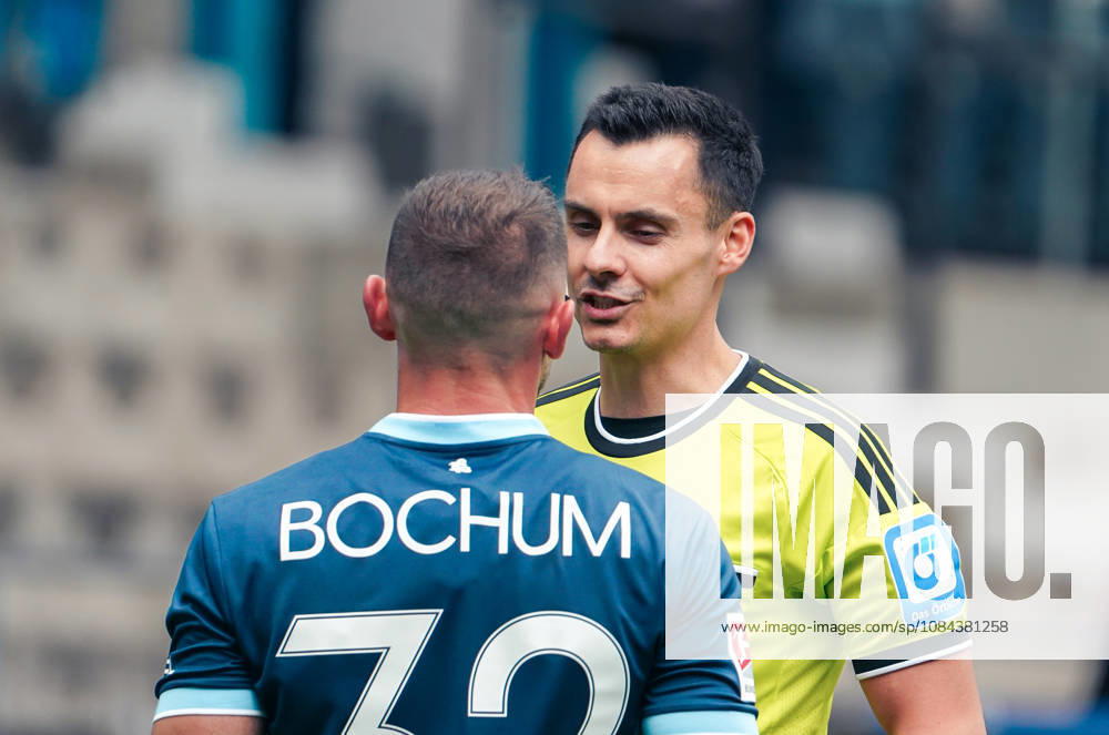 Deutschland: Fussball 2.Bundesliga 2026 2027, 7. Spieltag - VfL Bochum vs Arminia Bielefeld - Vonovia Ruhrstadion (Bochum): Schiedsrichter Konrad Oldhafer Maximilian Wittek (VfL Bochum, 32)