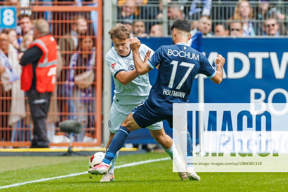 Felix Hagmann (DSC Arminia Bielefeld) und Gerrit Holtmann (VfL Bochum) im Zweikampf waehrend des Spiels der 2. Bundesliga zwischen VfL Bochum und Arminia Bielefeld, Ruhrstadion am 11. October 2026 in Bochum, Deutschland. (Foto von Mario Hommes DeFodi Images) +++ Felix Hagmann (DSC Arminia Bielefeld) und Gerrit Holtmann (VfL Bochum) battle for the ball during the 2nd Bundesliga match between VfL Bochum and Arminia Bielefeld at Vonovia Ruhrstadion on October 11, 2026 in Bochum, Germany. (Photo by Mario Hommes DeFodi Images) DFB DFL REGULATIONS PROHIBIT ANY USE OF PHOTOGRAPHS AS IMAGE SEQUENCES AND OR QUASI-VIDEO. (Photo by Mario Hommes DeFodi Images) -