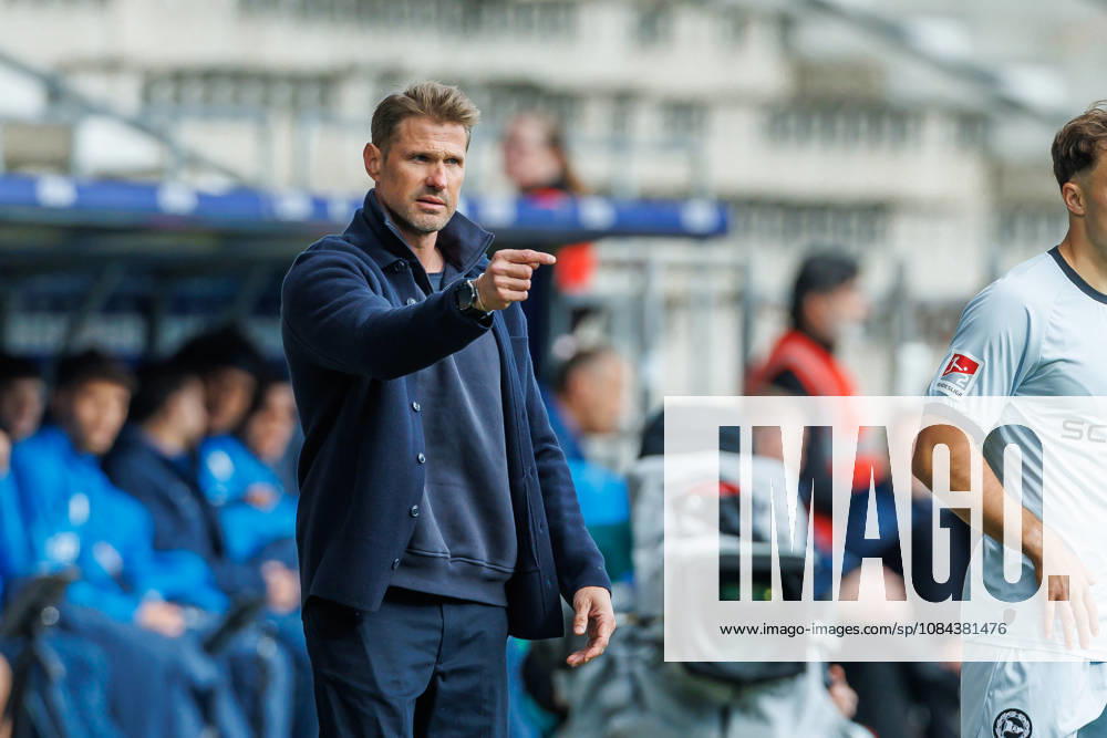 Trainer Oliver Kirch (DSC Arminia Bielefeld) gestikuliert, Gestik waehrend des Spiels der 2. Bundesliga zwischen VfL Bochum und Arminia Bielefeld, Ruhrstadion am 11. October 2026 in Bochum, Deutschland. (Foto von Mario Hommes DeFodi Images) +++ Trainer Oliver Kirch (DSC Arminia Bielefeld) gestures during the 2nd Bundesliga match between VfL Bochum and Arminia Bielefeld at Vonovia Ruhrstadion on October 11, 2026 in Bochum, Germany. (Photo by Mario Hommes DeFodi Images) DFB DFL REGULATIONS PROHIBIT ANY USE OF PHOTOGRAPHS AS IMAGE SEQUENCES AND OR QUASI-VIDEO. (Photo by Mario Hommes DeFodi Images) -
