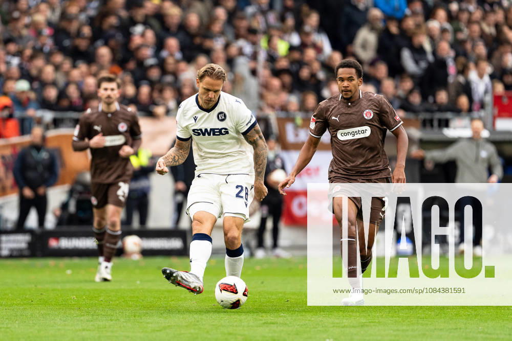 Marcel Franke (Karlsruher SC, 28) Pass, Youssoupha Niang (FC St. Pauli, 07), GER, FC St. Pauli vs. Karlsruher SC, Fussball, 2. Bundesliga, Spieltag 7, Saison 2026 2027, 11.10.2026 DFL REGULATIONS PROHIBIT ANY USE OF PHOTOGRAPHS AS IMAGE SEQUENCES AND OR QUASI-VIDEO GER, FC St. Pauli vs. Karlsruher SC, Fussball, 2. Bundesliga, Spieltag 7, Saison 2026 2027, 11.10.2026 Hamburg