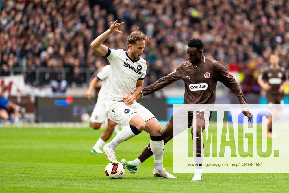 Abdoulie Ceesay (FC St. Pauli, 09) im Zweikampf mit Christoph Kobald (Karlsruher SC, 22), GER, FC St. Pauli vs. Karlsruher SC, Fussball, 2. Bundesliga, Spieltag 7, Saison 2026 2027, 11.10.2026 DFL REGULATIONS PROHIBIT ANY USE OF PHOTOGRAPHS AS IMAGE SEQUENCES AND OR QUASI-VIDEO GER, FC St. Pauli vs. Karlsruher SC, Fussball, 2. Bundesliga, Spieltag 7, Saison 2026 2027, 11.10.2026 Hamburg