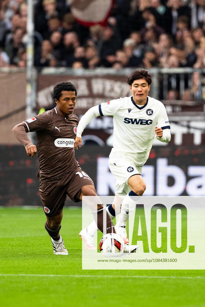 Joel Chima Fujita (FC St. Pauli, 16) im Dribbling, Shio Fukuda (Karlsruher SC, 13), GER, FC St. Pauli vs. Karlsruher SC, Fussball, 2. Bundesliga, Spieltag 7, Saison 2026 2027, 11.10.2026 DFL REGULATIONS PROHIBIT ANY USE OF PHOTOGRAPHS AS IMAGE SEQUENCES AND OR QUASI-VIDEO GER, FC St. Pauli vs. Karlsruher SC, Fussball, 2. Bundesliga, Spieltag 7, Saison 2026 2027, 11.10.2026 Hamburg