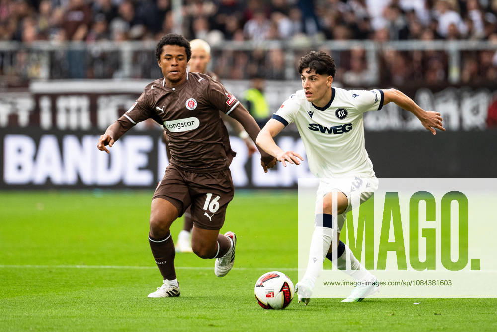 Deniz Ofli (Karlsruher SC, 03) im Dribbling, Joel Chima Fujita (FC St. Pauli, 16), GER, FC St. Pauli vs. Karlsruher SC, Fussball, 2. Bundesliga, Spieltag 7, Saison 2026 2027, 11.10.2026 DFL REGULATIONS PROHIBIT ANY USE OF PHOTOGRAPHS AS IMAGE SEQUENCES AND OR QUASI-VIDEO GER, FC St. Pauli vs. Karlsruher SC, Fussball, 2. Bundesliga, Spieltag 7, Saison 2026 2027, 11.10.2026 Hamburg