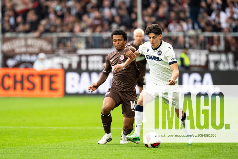 Deniz Ofli (Karlsruher SC, 03) im Dribbling, Joel Chima Fujita (FC St. Pauli, 16), GER, FC St. Pauli vs. Karlsruher SC, Fussball, 2. Bundesliga, Spieltag 7, Saison 2026 2027, 11.10.2026 DFL REGULATIONS PROHIBIT ANY USE OF PHOTOGRAPHS AS IMAGE SEQUENCES AND OR QUASI-VIDEO GER, FC St. Pauli vs. Karlsruher SC, Fussball, 2. Bundesliga, Spieltag 7, Saison 2026 2027, 11.10.2026 Hamburg