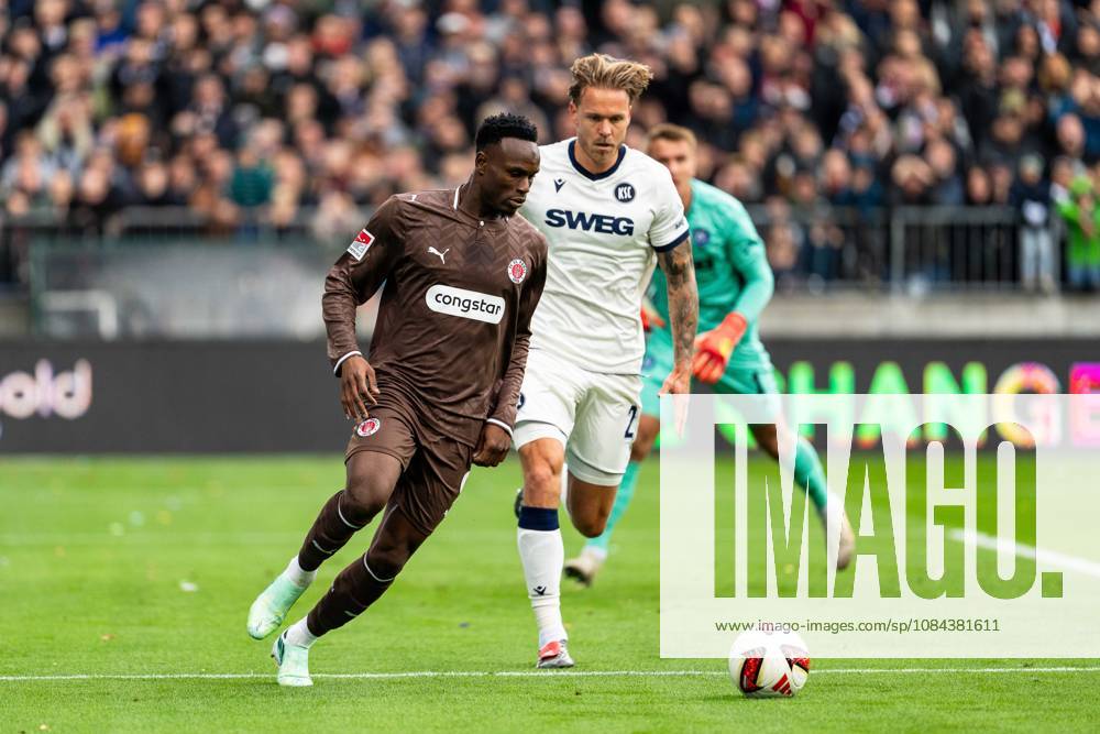 Abdoulie Ceesay (FC St. Pauli, 09) am Ball, Christoph Kobald (Karlsruher SC, 22), GER, FC St. Pauli vs. Karlsruher SC, Fussball, 2. Bundesliga, Spieltag 7, Saison 2026 2027, 11.10.2026 DFL REGULATIONS PROHIBIT ANY USE OF PHOTOGRAPHS AS IMAGE SEQUENCES AND OR QUASI-VIDEO GER, FC St. Pauli vs. Karlsruher SC, Fussball, 2. Bundesliga, Spieltag 7, Saison 2026 2027, 11.10.2026 Hamburg