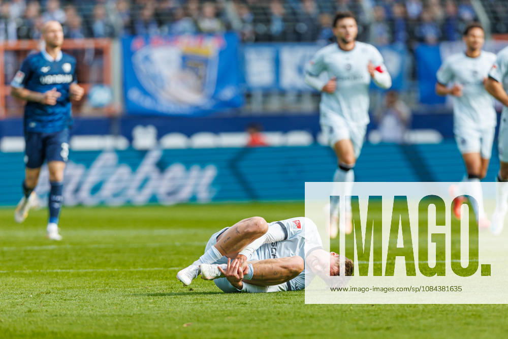 Joel Grodowski (DSC Arminia Bielefeld) am Boden waehrend des Spiels der 2. Bundesliga zwischen VfL Bochum und Arminia Bielefeld, Ruhrstadion am 11. October 2026 in Bochum, Deutschland. (Foto von Mario Hommes DeFodi Images) +++ Joel Grodowski (DSC Arminia Bielefeld) on the ground during the 2nd Bundesliga match between VfL Bochum and Arminia Bielefeld at Vonovia Ruhrstadion on October 11, 2026 in Bochum, Germany. (Photo by Mario Hommes DeFodi Images) DFB DFL REGULATIONS PROHIBIT ANY USE OF PHOTOGRAPHS AS IMAGE SEQUENCES AND OR QUASI-VIDEO. (Photo by Mario Hommes DeFodi Images) -