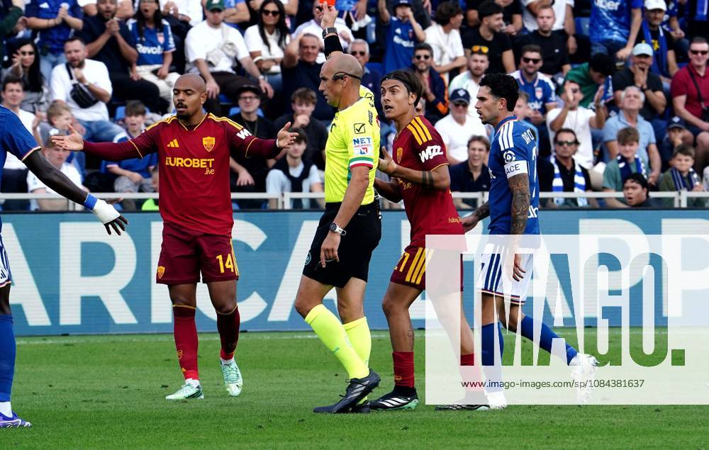 Foto IPP Albano Angilletta Como 11 10 2026 Calcio Campionato di serie A 2026 2027 Como - Roma nella foto: Donyell Malen viene espulso Italy Photo Press World Copyright italy ITALY