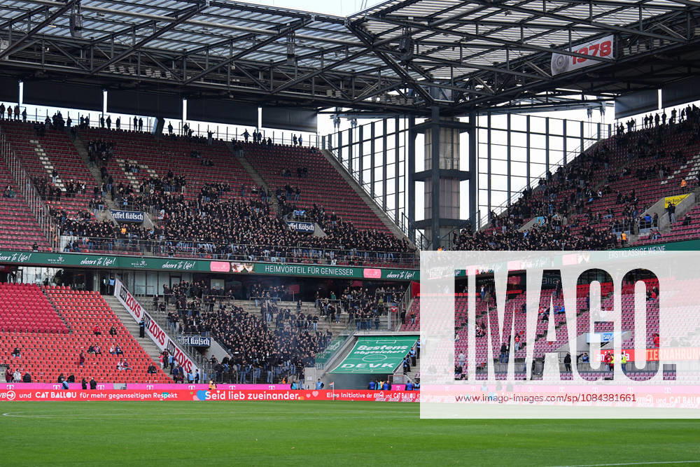 Herren, Fußball, 1.Bundesliga, 1.FC Köln - Borussia Mönchengladbach, Saison 2026 2027, RheinEnergieSTADION: Gladbach Fans stürmen den Auswärtsblock und zünden Böller DFB regulations prohibit any use of photographs as image sequences and or quasi-video.