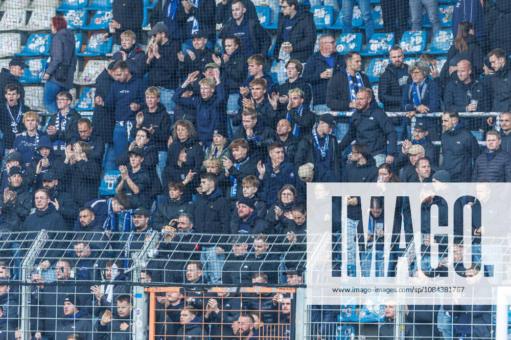. Fans von DSC Arminia Bielefeld waehrend des Spiels der 2. Bundesliga zwischen VfL Bochum und Arminia Bielefeld, Ruhrstadion am 11. October 2026 in Bochum, Deutschland. (Foto von Mario Hommes DeFodi Images) +++ . Supporters of Arminia Bielefeld during the 2nd Bundesliga match between VfL Bochum and Arminia Bielefeld at Vonovia Ruhrstadion on October 11, 2026 in Bochum, Germany. (Photo by Mario Hommes DeFodi Images) DFB DFL REGULATIONS PROHIBIT ANY USE OF PHOTOGRAPHS AS IMAGE SEQUENCES AND OR QUASI-VIDEO. (Photo by Mario Hommes DeFodi Images) -