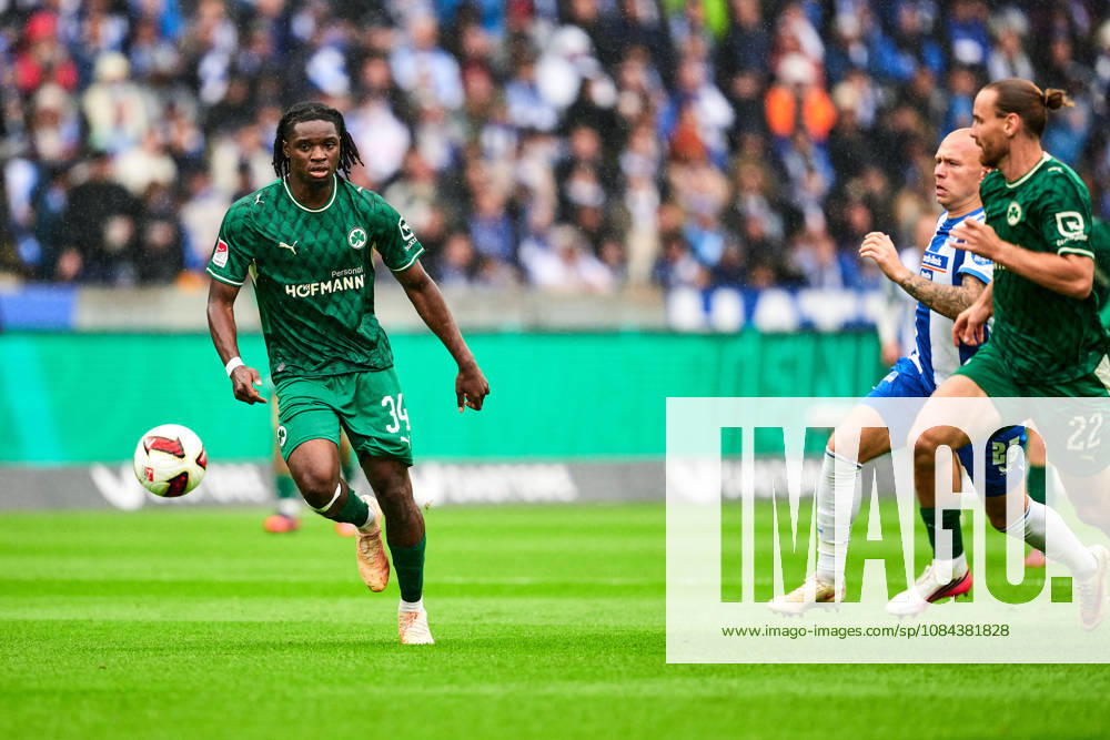 Hendry Blank (Greuther Fuerth, 34), Jon Dagur Thorsteinsson (Hertha BSC, 23), Jannis Heuer (Greuther Fuerth, 22), GER, Hertha BSC vs. SPVGG Greuther Fuerth, 2. Bundesliga, Saison 2026 27, 07. Spieltag, 11.10.2026 (DFL REGULATIONS PROHIBIT ANY USE OF PHOTOGRAPHS AS IMAGE SEQUENCES AND OR QUASI - VIDEO). GER, Hertha BSC vs. SPVGG Greuther Fuerth, 2. Bundesliga, Saison 2026 27, 07. Spieltag, 11.10.2026 Berlin
