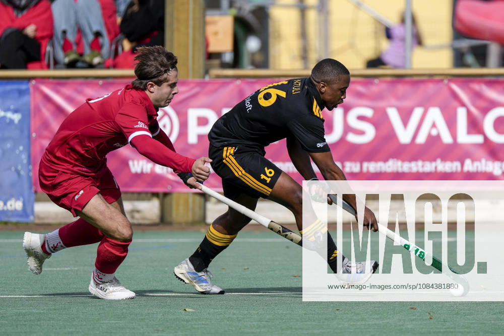 V.li.: Jonas Wossidlo (TSVMH, 10), Nqobile Mansuet Ntuli (Bili, HTHC, 16), Zweikampf, Spielszene, Duell, duel, tackle, tackling, Dynamik, Action, Aktion, 11.10.2026, Mannheim (Deutschland), Hockey, 1. Bundesliga, Herren, TSV Mannheim - Harvestehuder THC