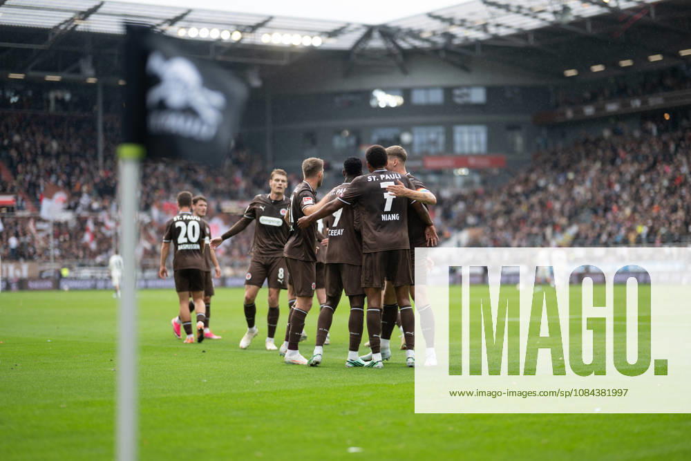 2. Bundesliga: FC St. Pauli vs. Karlsruher SC, 11.10.2026 TOR, JUBEL durch Abdoulie Ceesay (FC St. Pauli, 9) zum 1:0; Fußball, 2. Bundesliga, 7. Spieltag: FC St. Pauli vs. Karlsruher SC am 11.10.2026 im Millerntor-Stadion, Hamburg DFL REGULATIONS PROHIBIT ANY USE OF PHOTOGRAPHS AS IMAGE SEQUENCES AND OR QUASI-VIDEO.