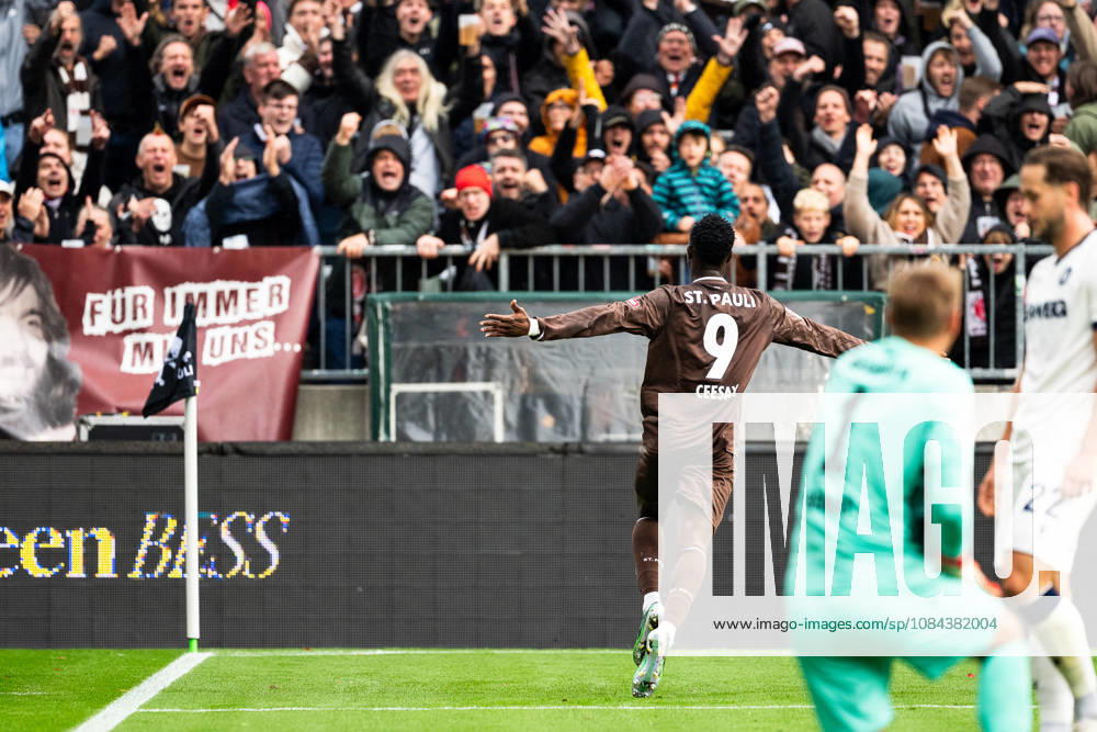 Abdoulie Ceesay (FC St. Pauli, 09) jubelt Jubel Tor zum 1:0, GER, FC St. Pauli vs. Karlsruher SC, Fussball, 2. Bundesliga, Spieltag 7, Saison 2026 2027, 11.10.2026 DFL REGULATIONS PROHIBIT ANY USE OF PHOTOGRAPHS AS IMAGE SEQUENCES AND OR QUASI-VIDEO GER, FC St. Pauli vs. Karlsruher SC, Fussball, 2. Bundesliga, Spieltag 7, Saison 2026 2027, 11.10.2026 Hamburg
