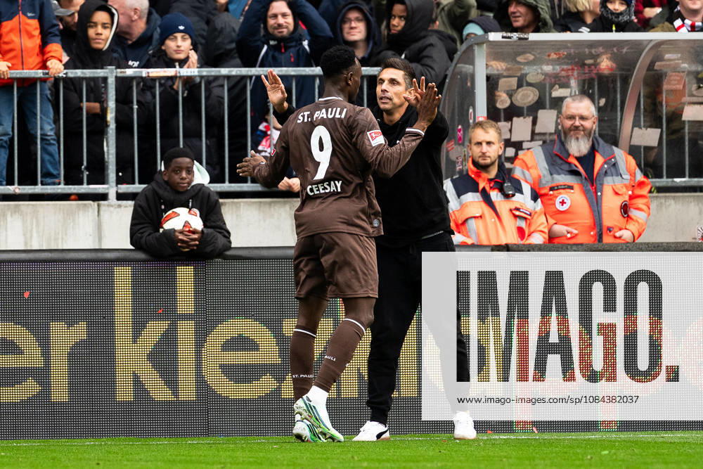 Tor zum 1:0 Abdoulie Ceesay (FC St. Pauli, 09) jubelt Jubel mit Marcel Rapp (FC St. Pauli, Trainer), GER, FC St. Pauli vs. Karlsruher SC, Fussball, 2. Bundesliga, Spieltag 7, Saison 2026 2027, 11.10.2026 DFL REGULATIONS PROHIBIT ANY USE OF PHOTOGRAPHS AS IMAGE SEQUENCES AND OR QUASI-VIDEO GER, FC St. Pauli vs. Karlsruher SC, Fussball, 2. Bundesliga, Spieltag 7, Saison 2026 2027, 11.10.2026 Hamburg