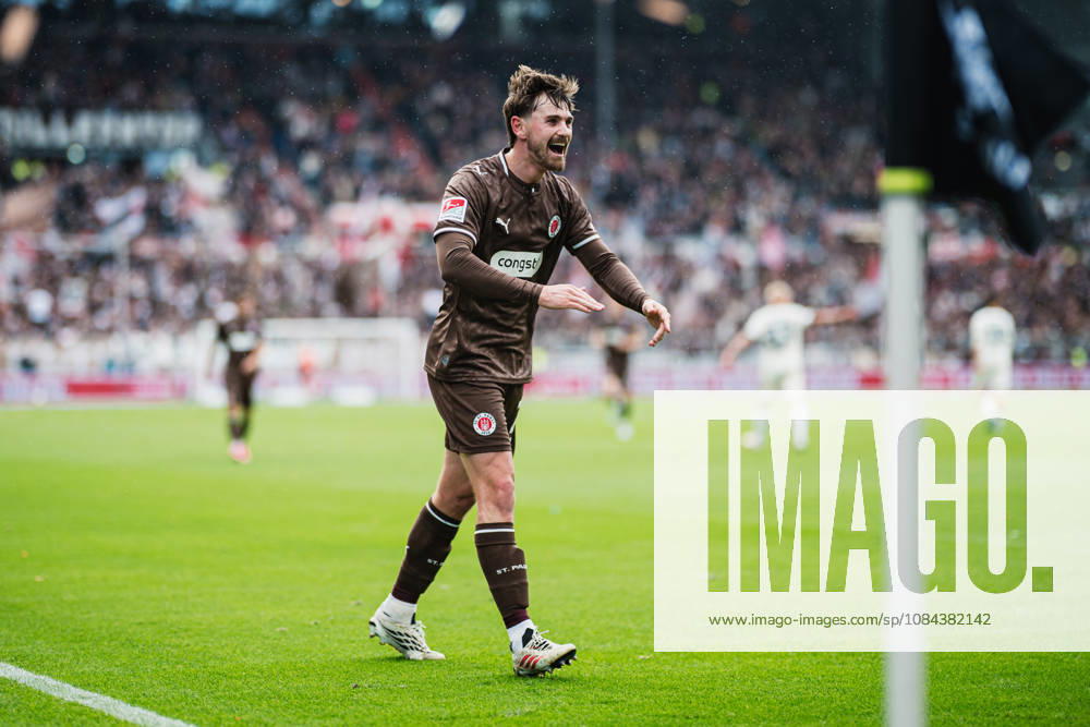 2. Bundesliga: FC St. Pauli vs. Karlsruher SC, 11.10.2026 TOR, JUBEL durch Abdoulie Ceesay (FC St. Pauli, 9) zum 1:0, hier Connor Metcalfe (FC St. Pauli, 24); Fußball, 2. Bundesliga, 7. Spieltag: FC St. Pauli vs. Karlsruher SC am 11.10.2026 im Millerntor-Stadion, Hamburg DFL REGULATIONS PROHIBIT ANY USE OF PHOTOGRAPHS AS IMAGE SEQUENCES AND OR QUASI-VIDEO.