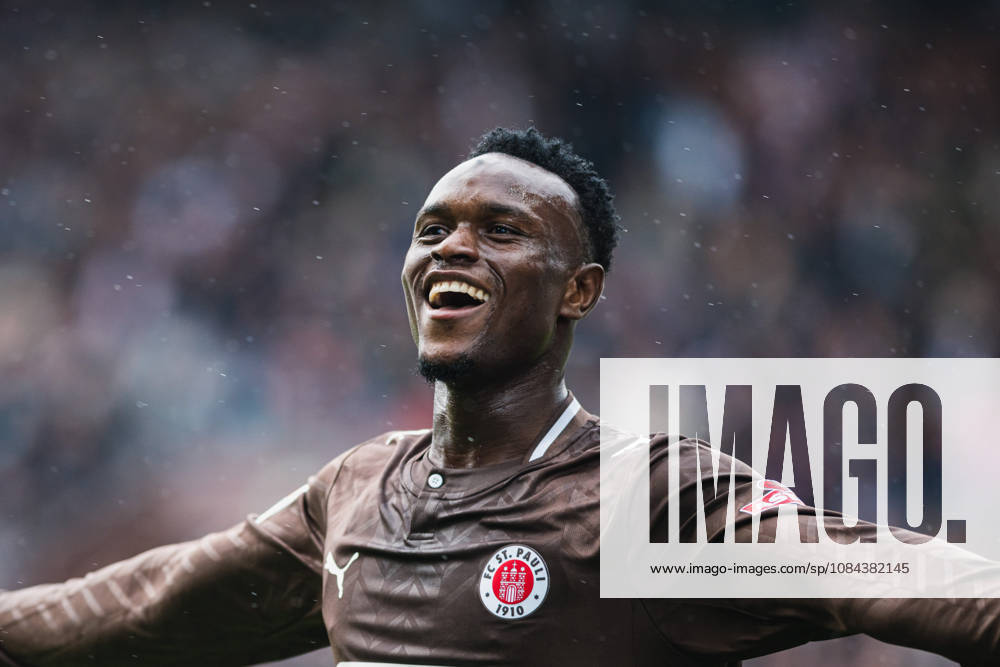 2. Bundesliga: FC St. Pauli vs. Karlsruher SC, 11.10.2026 TOR, JUBEL durch Abdoulie Ceesay (FC St. Pauli, 9) zum 1:0; Fußball, 2. Bundesliga, 7. Spieltag: FC St. Pauli vs. Karlsruher SC am 11.10.2026 im Millerntor-Stadion, Hamburg DFL REGULATIONS PROHIBIT ANY USE OF PHOTOGRAPHS AS IMAGE SEQUENCES AND OR QUASI-VIDEO.