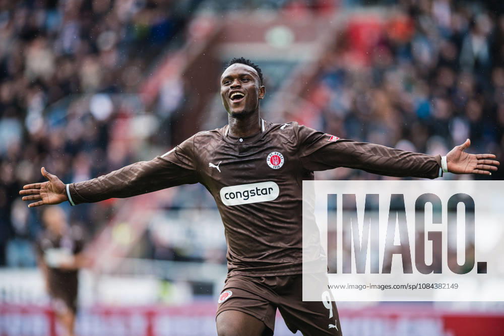 2. Bundesliga: FC St. Pauli vs. Karlsruher SC, 11.10.2026 TOR, JUBEL durch Abdoulie Ceesay (FC St. Pauli, 9) zum 1:0; Fußball, 2. Bundesliga, 7. Spieltag: FC St. Pauli vs. Karlsruher SC am 11.10.2026 im Millerntor-Stadion, Hamburg DFL REGULATIONS PROHIBIT ANY USE OF PHOTOGRAPHS AS IMAGE SEQUENCES AND OR QUASI-VIDEO.