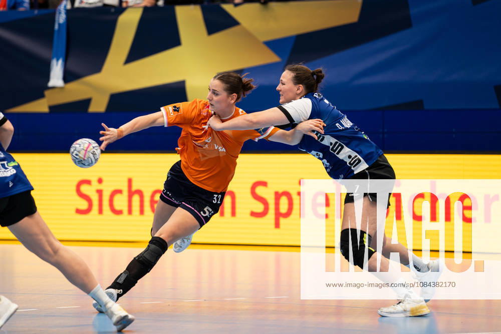 HSG Blomberg-Lippe (GER) vs. Odense Handbold (DEN), Handball, EHF Champions League Women, Gruppenphase, 11.10.2026, Saision 2026 2027, Lemgo Mie Enggrob Hojlund (Odense Handbold, 32) im Zweikampf Lemgo Phoenix Contact Arena Deutschland