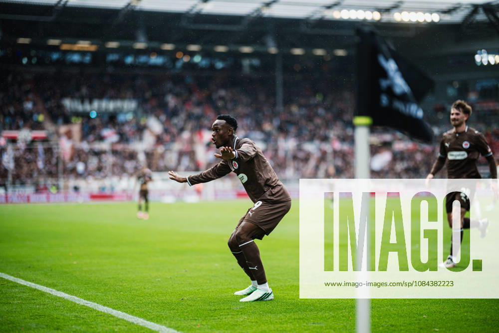 2. Bundesliga: FC St. Pauli vs. Karlsruher SC, 11.10.2026 TOR, JUBEL durch Abdoulie Ceesay (FC St. Pauli, 9) zum 1:0; Fußball, 2. Bundesliga, 7. Spieltag: FC St. Pauli vs. Karlsruher SC am 11.10.2026 im Millerntor-Stadion, Hamburg DFL REGULATIONS PROHIBIT ANY USE OF PHOTOGRAPHS AS IMAGE SEQUENCES AND OR QUASI-VIDEO.