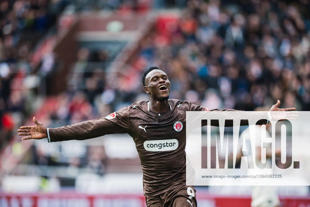 2. Bundesliga: FC St. Pauli vs. Karlsruher SC, 11.10.2026 TOR, JUBEL durch Abdoulie Ceesay (FC St. Pauli, 9) zum 1:0; Fußball, 2. Bundesliga, 7. Spieltag: FC St. Pauli vs. Karlsruher SC am 11.10.2026 im Millerntor-Stadion, Hamburg DFL REGULATIONS PROHIBIT ANY USE OF PHOTOGRAPHS AS IMAGE SEQUENCES AND OR QUASI-VIDEO.